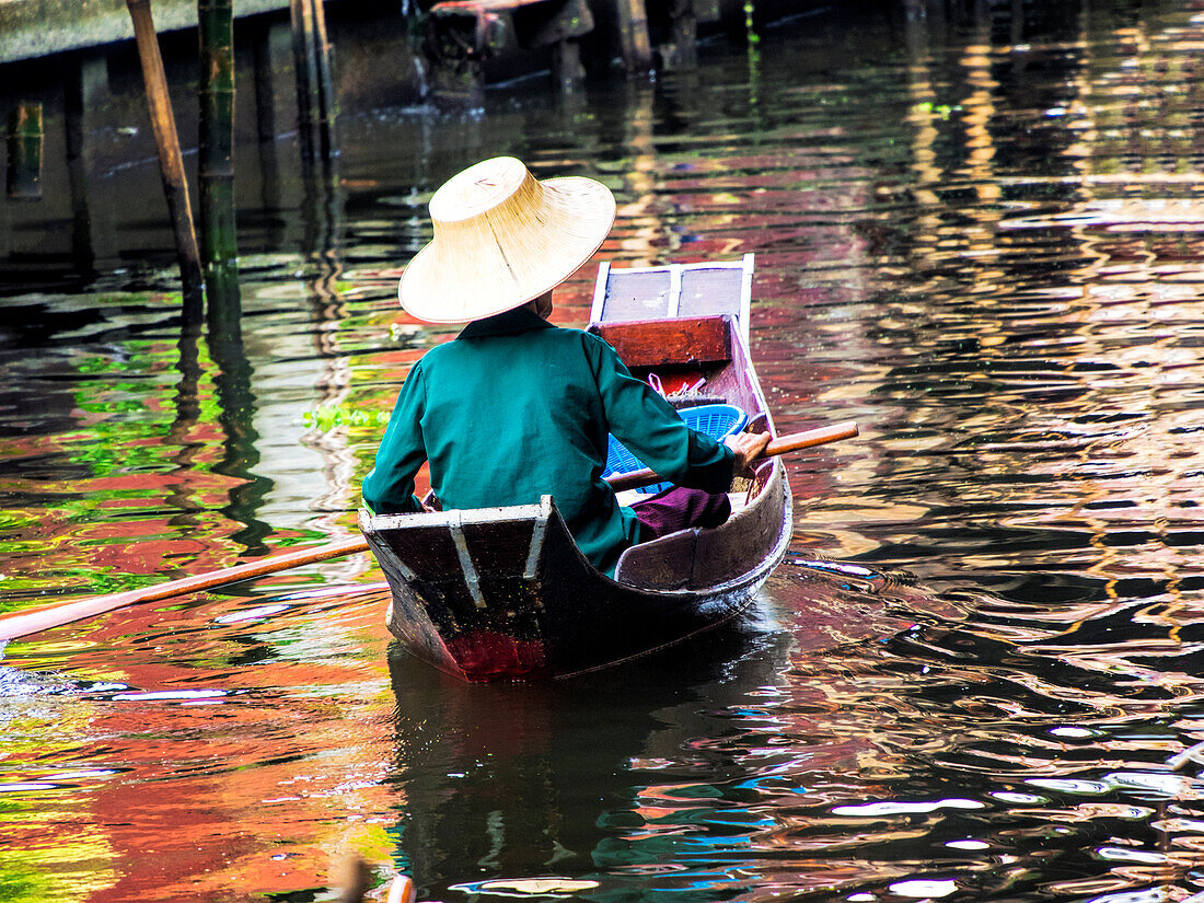 South East Asia;Thailand; Bangkok; Floating Market in Damnoen Saduak, Thailand