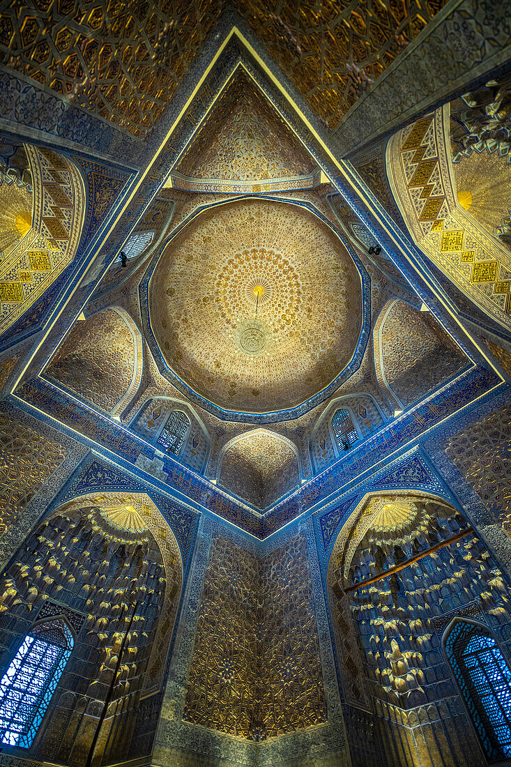 Central Asia, Uzbekistan, Samarkand. 15th century mausoleum of Tamerlane.