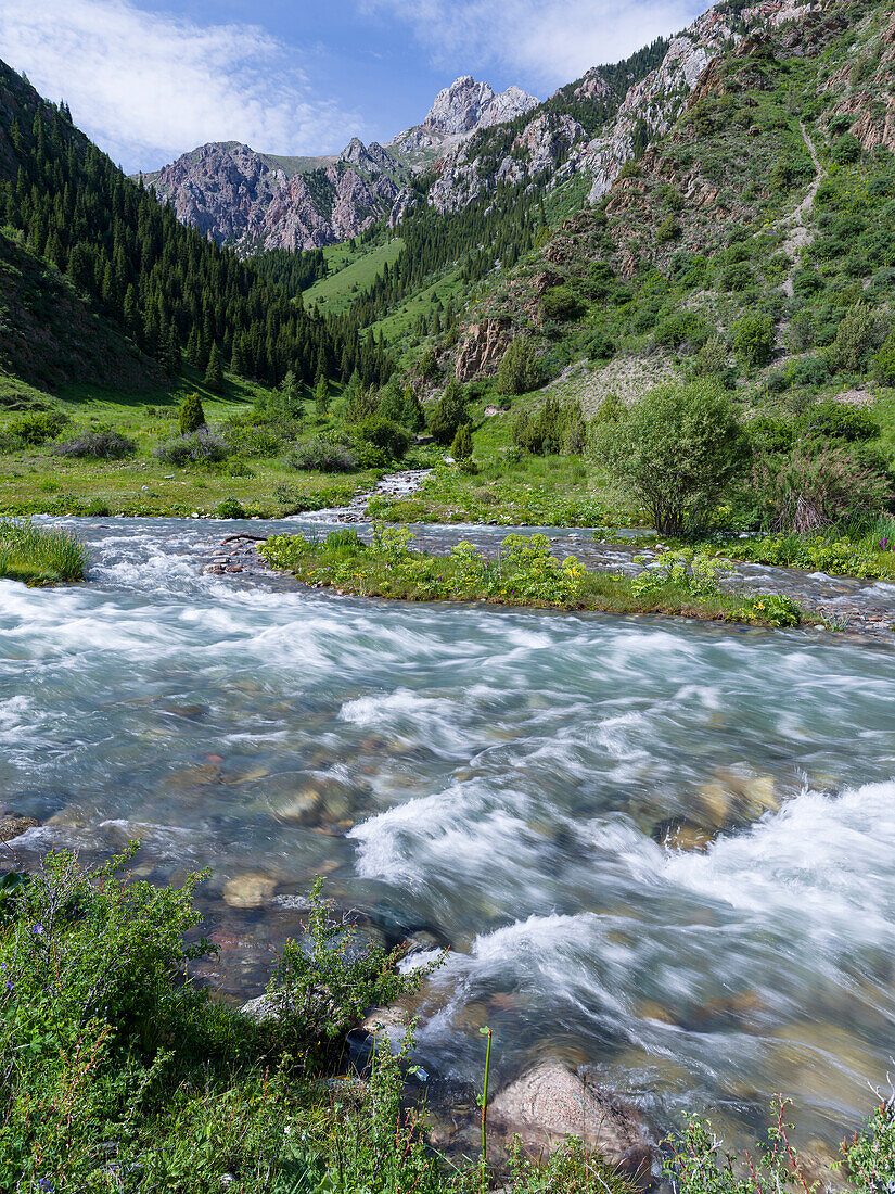Landschaft im Nationalpark Besch Tasch im Talas-Alatoo-Gebirge, Tien-Shan- oder Himmelsgebirge, Kirgisistan