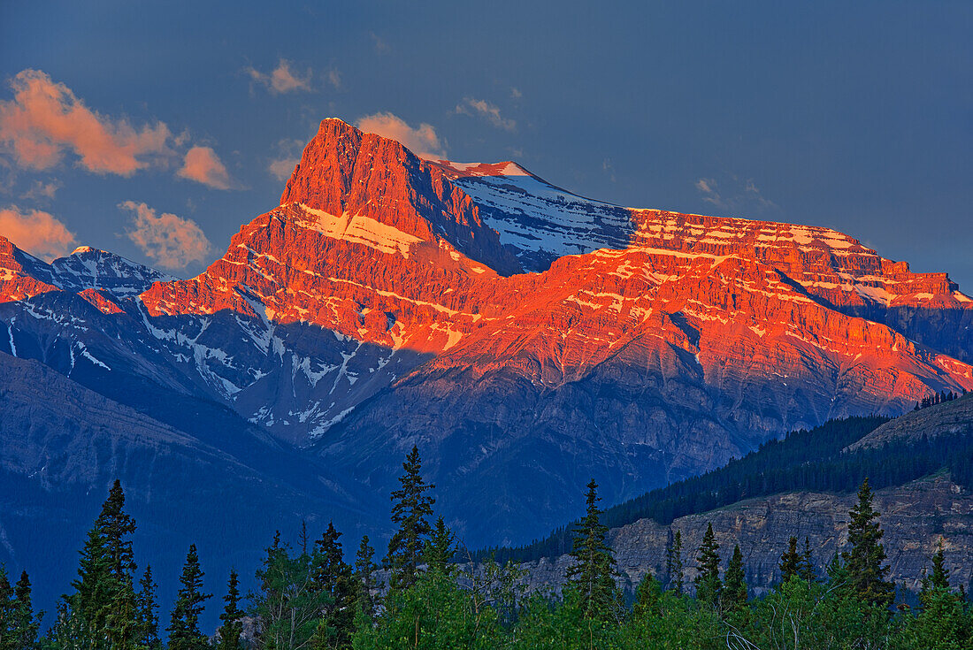 Kanada, Alberta. Kanadische Rocky Mountains bei Sonnenaufgang.