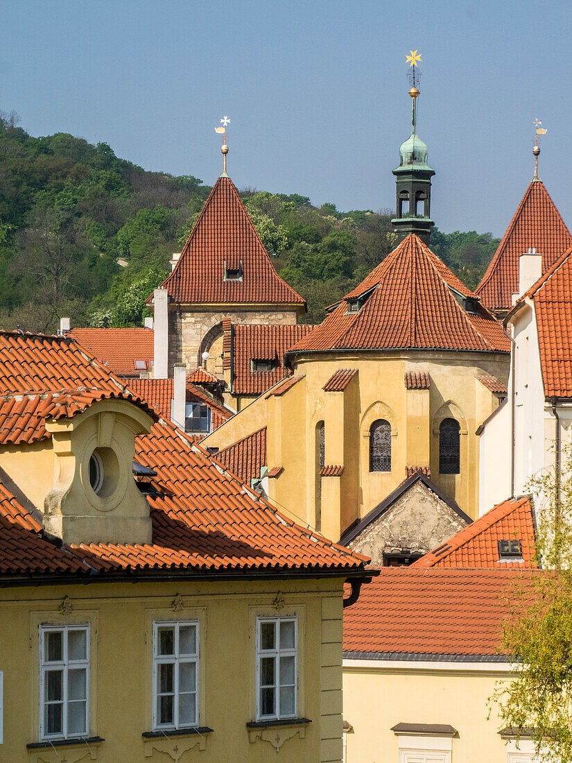 Europa, Tschechische Republik, Prag. Prager Dächer von oben gesehen.