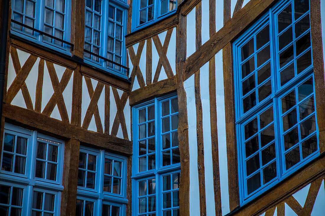 Europa, Frankreich, Rouen. Architektonisches Detail in der Altstadt.