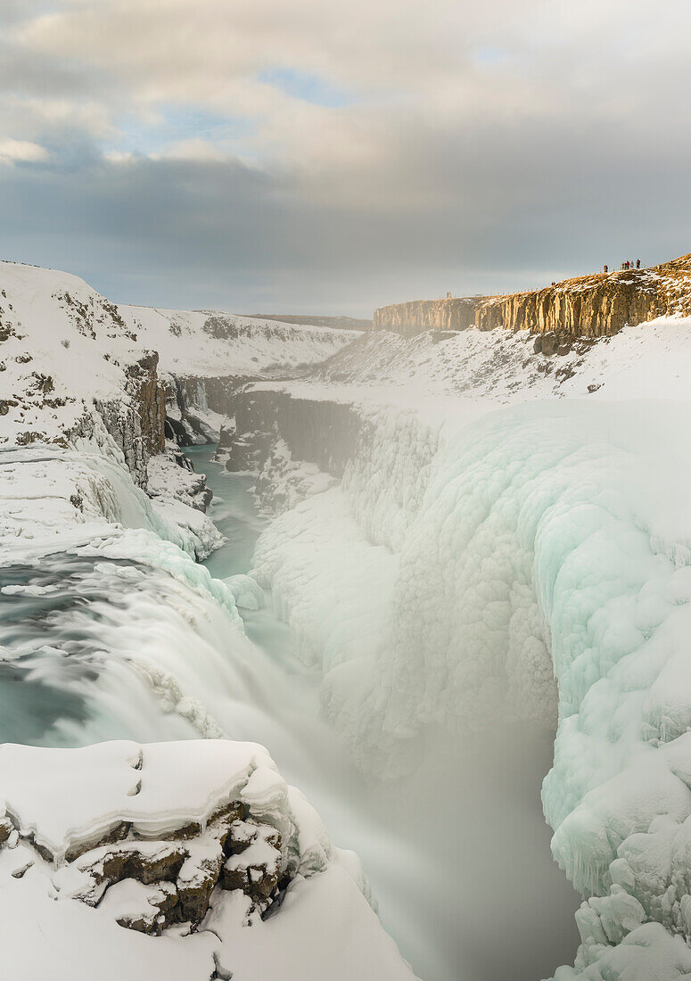 Gullfoss, einer der berühmtesten Wasserfälle Islands im Winter und eine der Stationen der berühmten Touristenroute Golden Circle. europa, nordeuropa, island, Februar