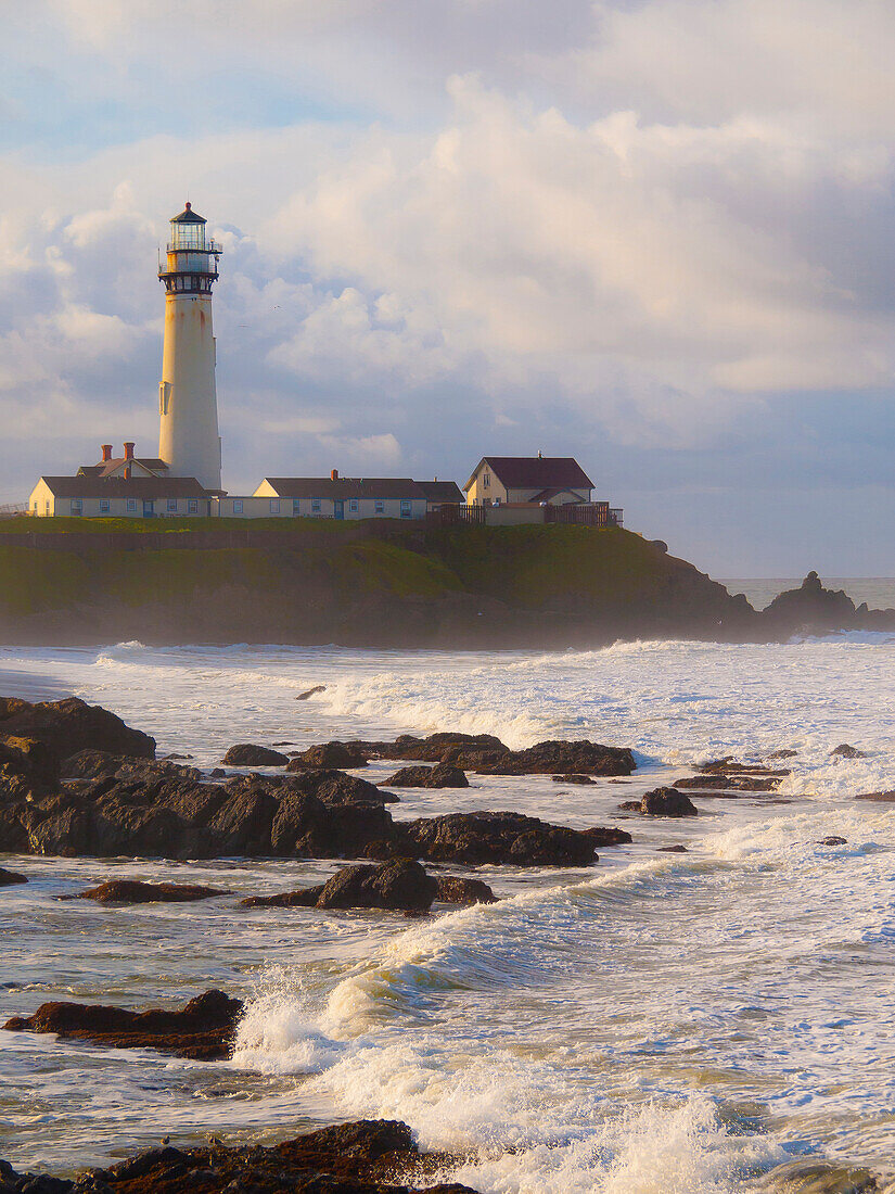 Pigeon Point Lighthouse, Big Sur, California, USA