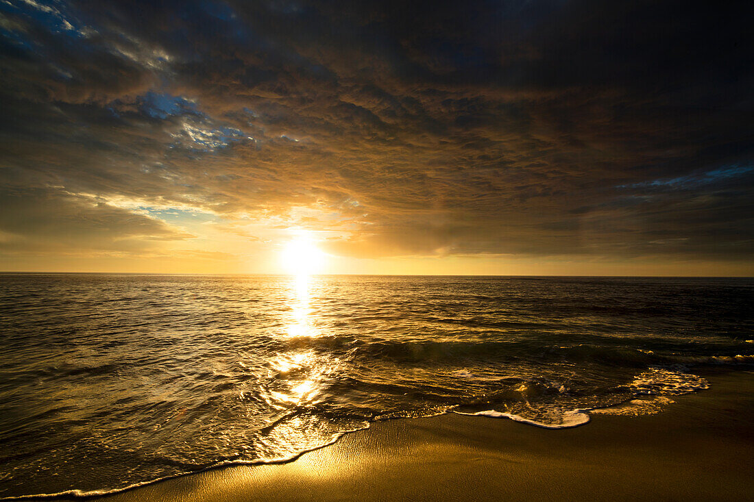 USA, Kalifornien, La Jolla. Sonnenuntergang über dem Strand.