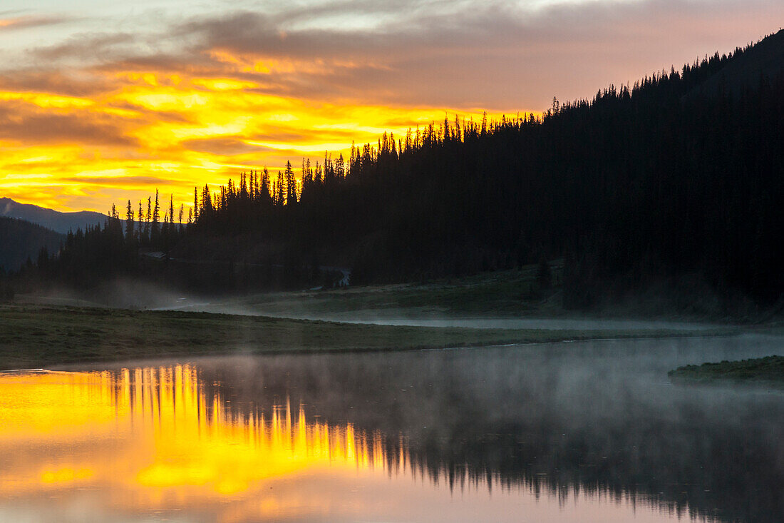 USA, Colorado, Rocky Mountain National Park. Foggy sunrise on Poudre Lake.
