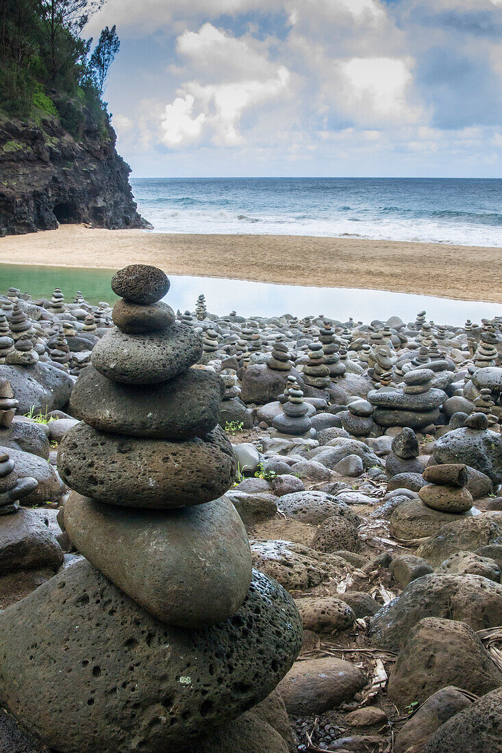 Hawaii, Kalalau Trail, Kauai, Napali, Napali Coast State Park, rock cairns