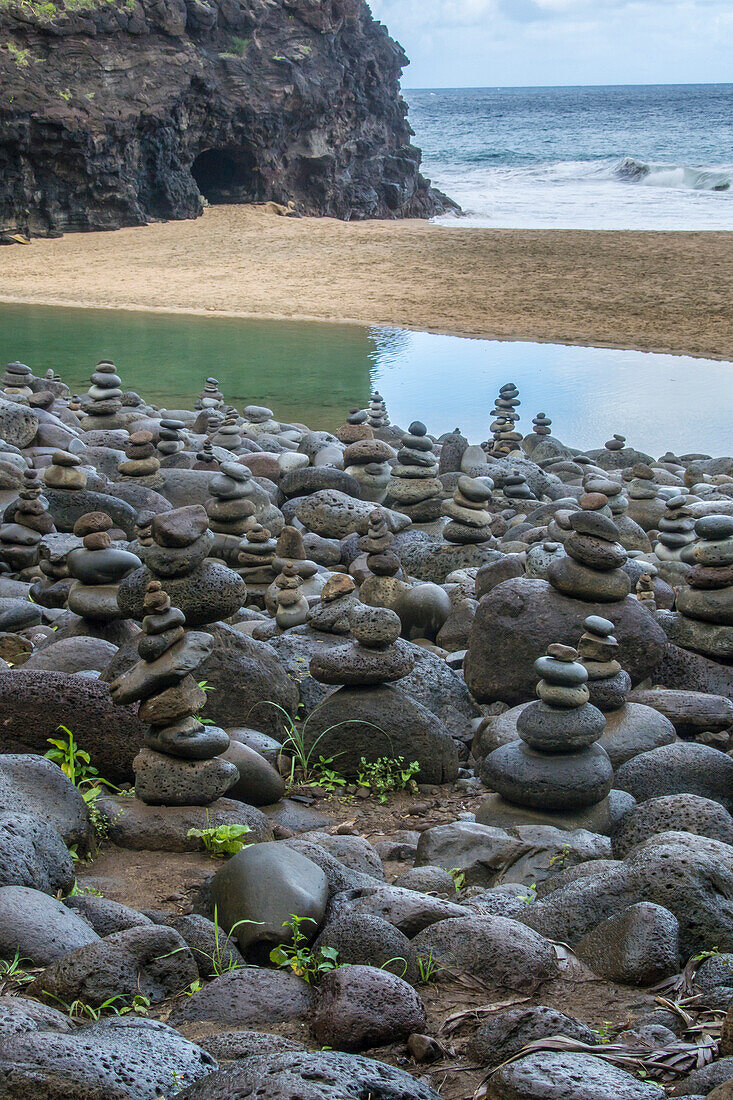 Hawaii, Kalalau Trail, Kauai, Napali, Napali Coast State Park, Pacific Ocean, rock cairns