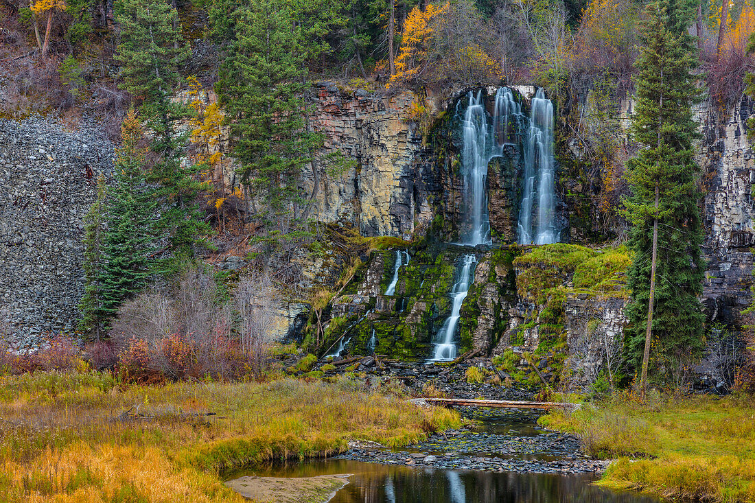 Wasserfälle am Little Bitterroot River im Lolo National Forest, Montana, USA