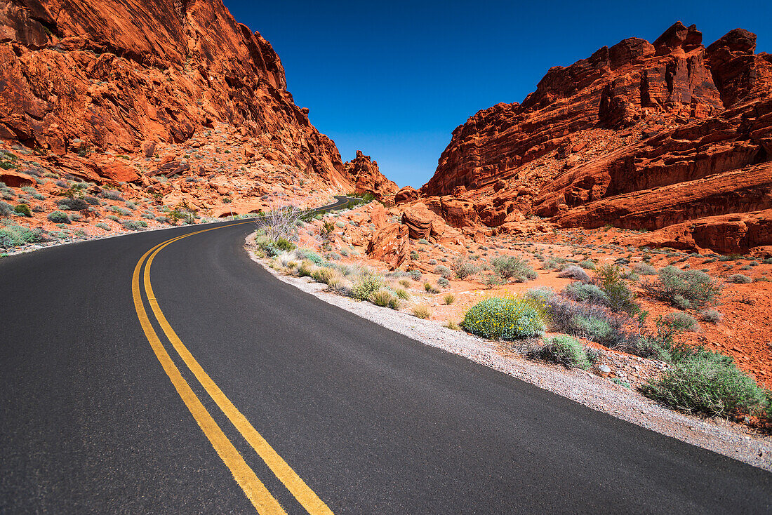 Park scenic byway, Valley of Fire State Park, Nevada, USA.