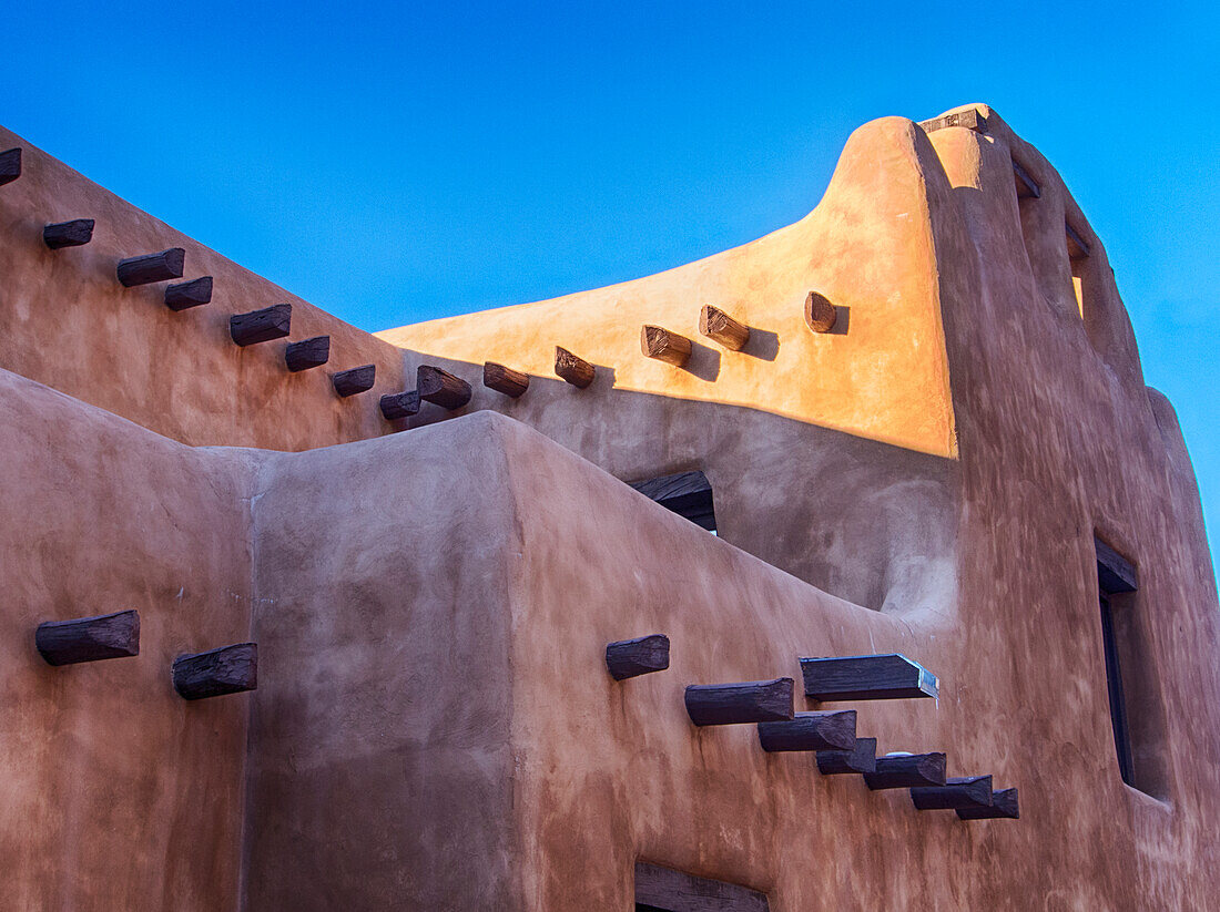 North America; USA; New Mexico; Sant Fe; Adobe structure with protruding vigas and Snow