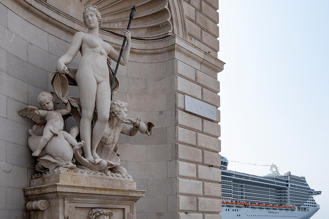 Palazzo della Regione in Piazza dell'Unita d'Italia with Crusaders in the background, Veneto, Veneto, Friuli-Venezia Giulia, Trieste, Italy, Europe