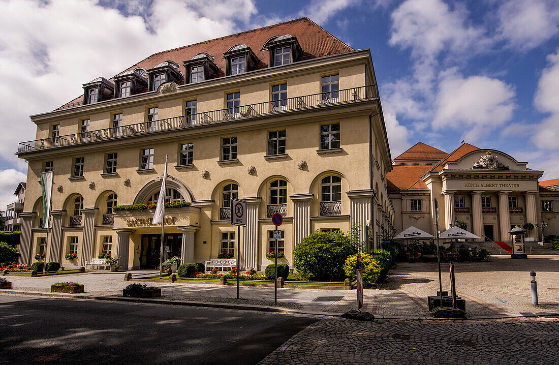 König Albert Theater und ehemaliges Kurhotel Sachsenhof am Theaterplatz, Bad Elster, Vogtland, Sachsen, Deutschland