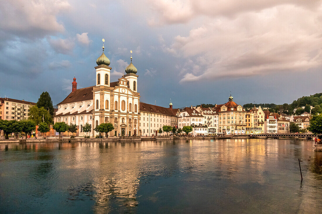 Luzern, Reuss, Jesuitenkirche, Schweiz
