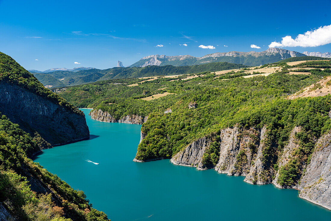 Blick auf den Stausee Le Drac am Belvédère du Petit Train de La Mure, Isère, Grenoble, Auvergne-Rhône-Alpes, Frankreich