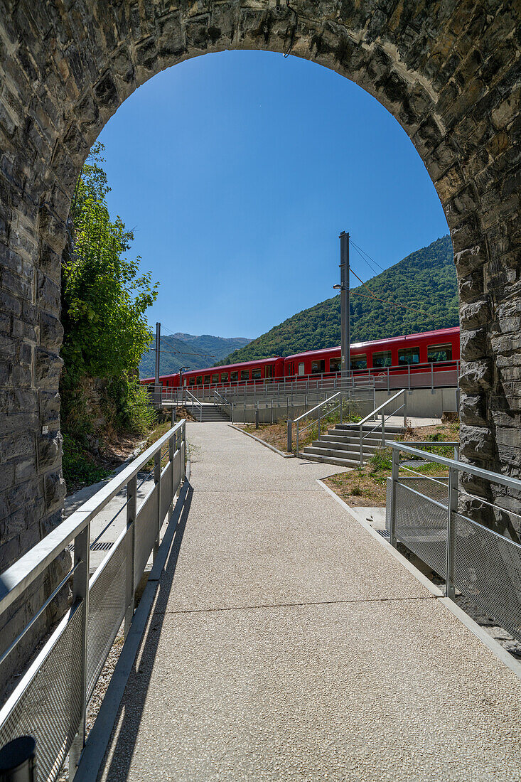 Barrierefreier Bahnhof des Petit Train de La Mure bei Belvédère, Isère, Grenoble, Auvergne-Rhône-Alpes, Frankreich