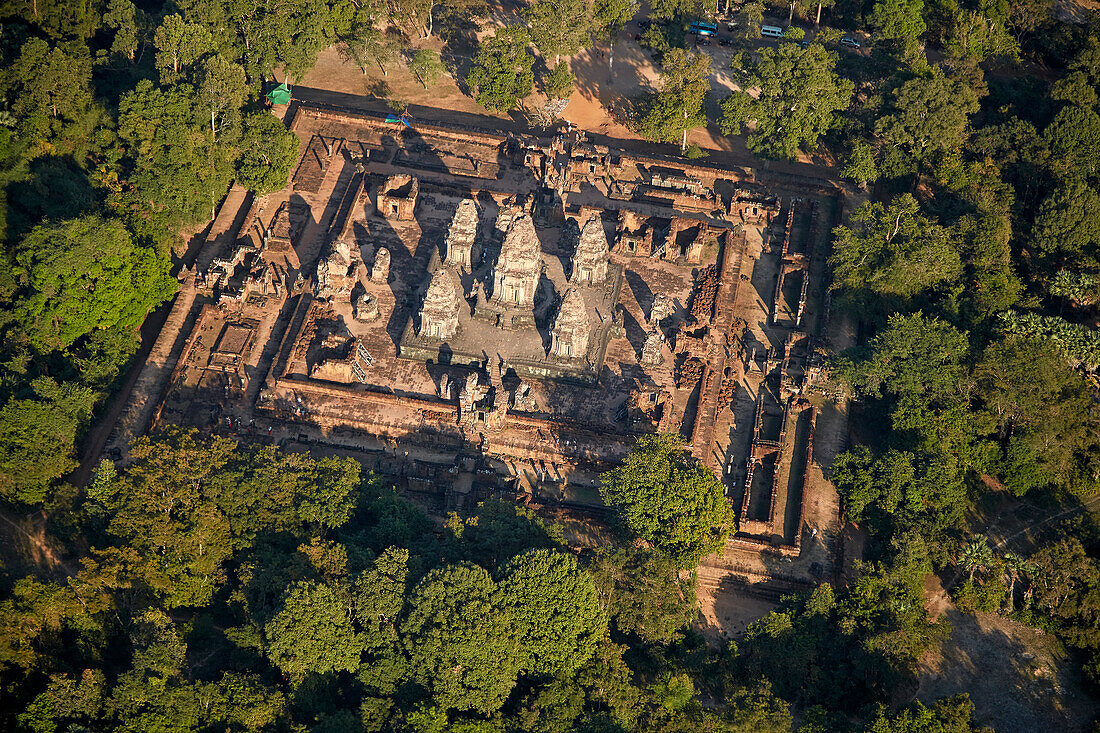 Tempelruinen von East Mebon (aus dem Jahr 953), Weltkulturerbe Angkor, Siem Reap, Kambodscha (Großformat verfügbar)
