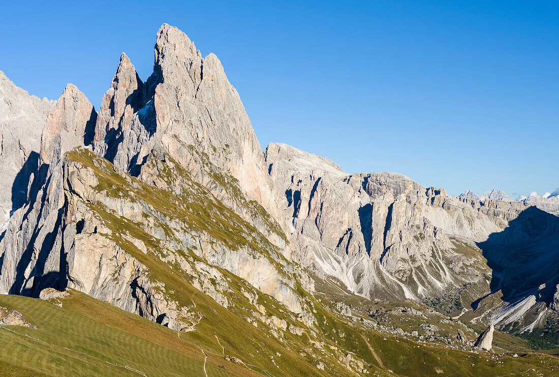 Geisler Berge im Naturpark Puez-Geisler. Die Dolomiten des Grödnertals in Südtirol, Alto Adige. Die Dolomiten sind als UNESCO-Weltnaturerbe gelistet. Mitteleuropa, Italien