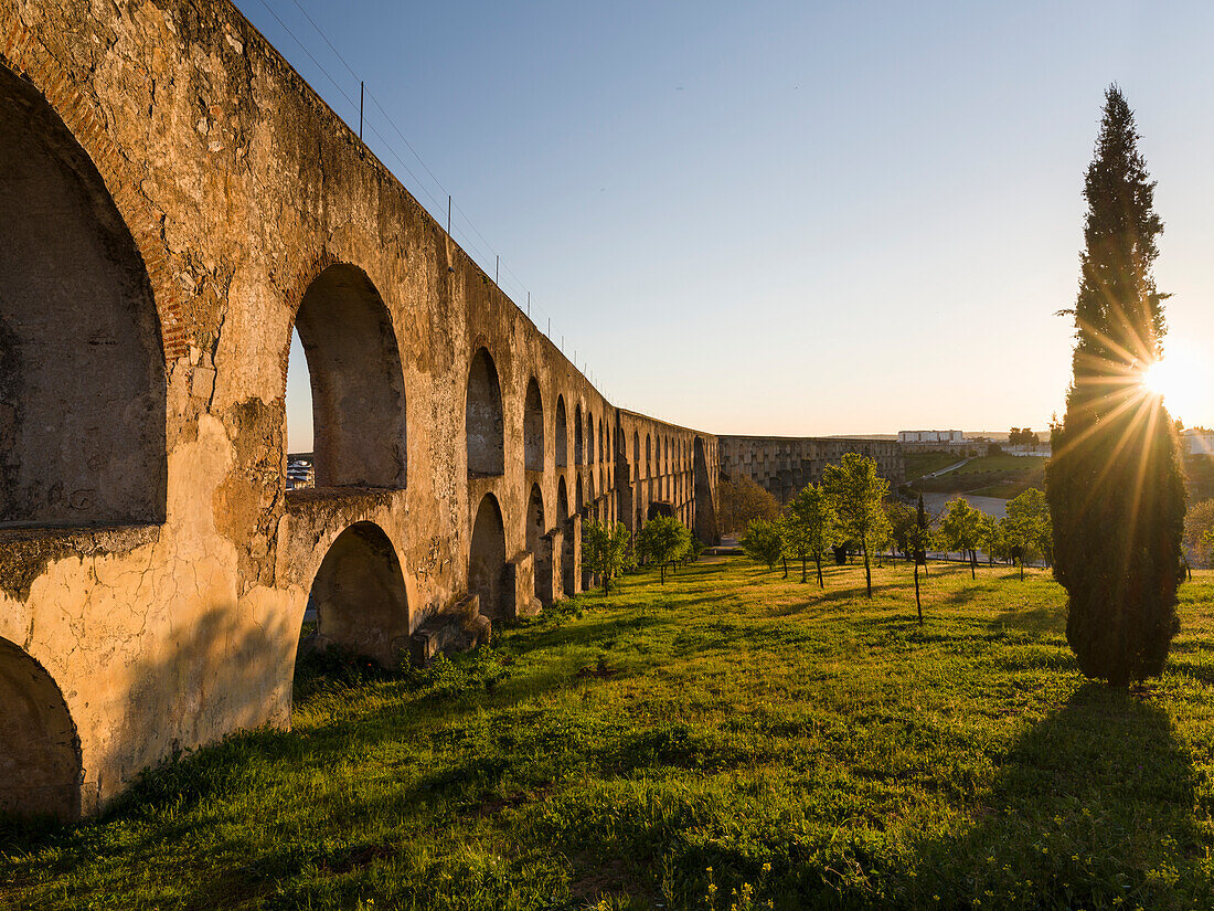 Aqueduto da Amoreira, the aqueduct dating back to the 16th and 17th century. Elvas in the Alentejo close to the Spanish border. Elvas is listed as UNESCO world heritage. Portugal