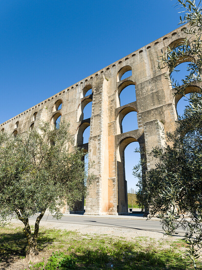 Aqueduto da Amoreira, the aqueduct dating back to the 16th and 17th century. Elvas in the Alentejo close to the Spanish border. Elvas is listed as UNESCO world heritage. Portugal