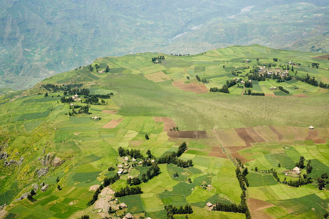 Afrika, äthiopisches Hochland, östliches Amhara, in der Nähe von Lalibela. Luftaufnahme der Landschaft bei Lalibela.