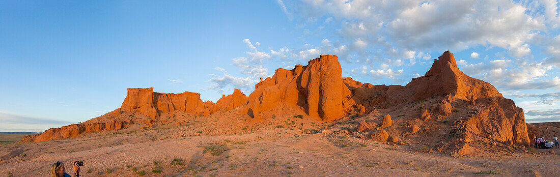 Panorama. Flammende Klippen. Bayanzag. Wüste Gobi. Mongolei.