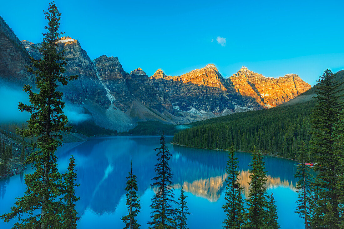 Canada, Alberta, Banff National Park. Moraine Lake and Valley of the Ten Peaks at sunrise