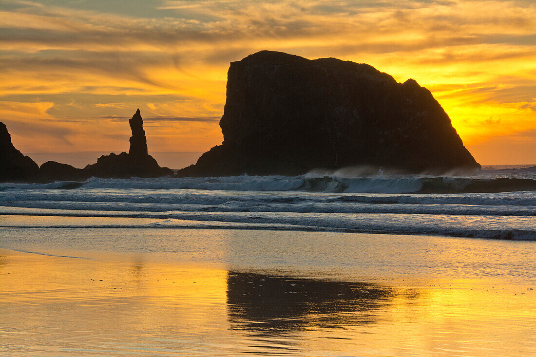 Sunset, sea stacks, Bandon by the Sea, USA