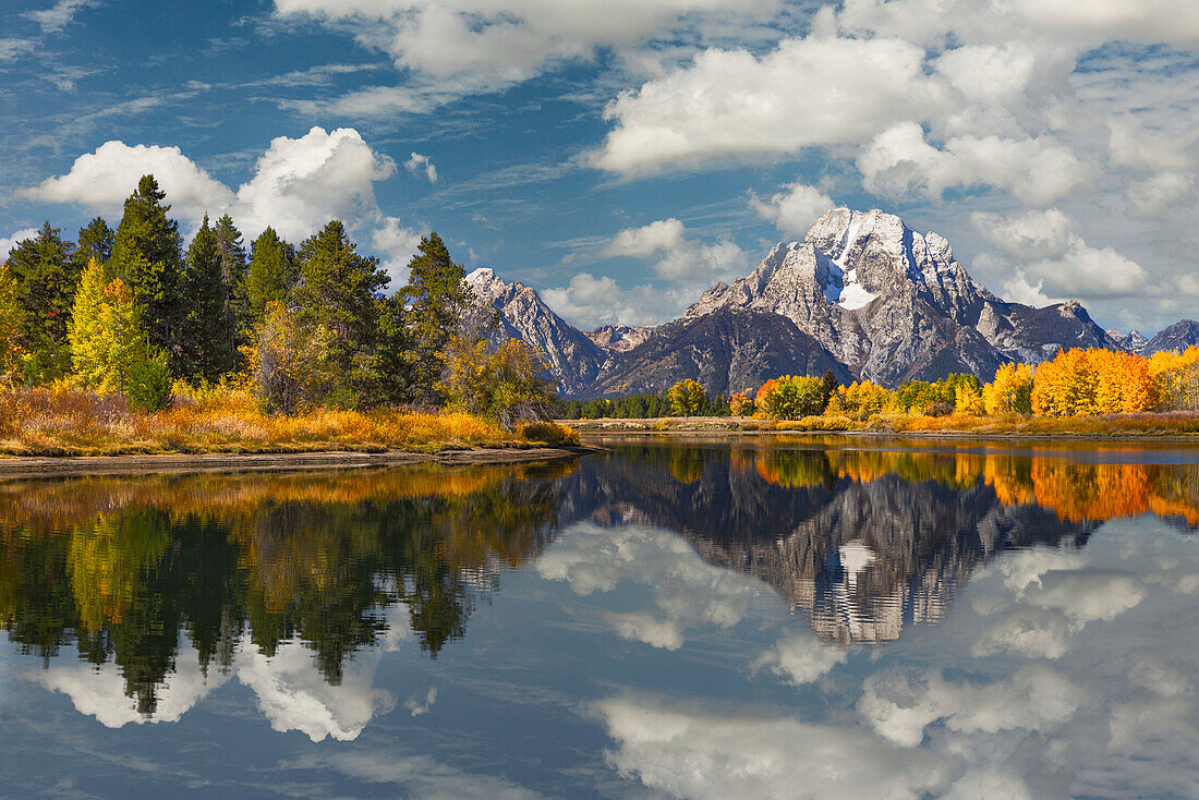 Autumn view of Mount Moran and Snake River, Grand Teton National Park, Wyoming