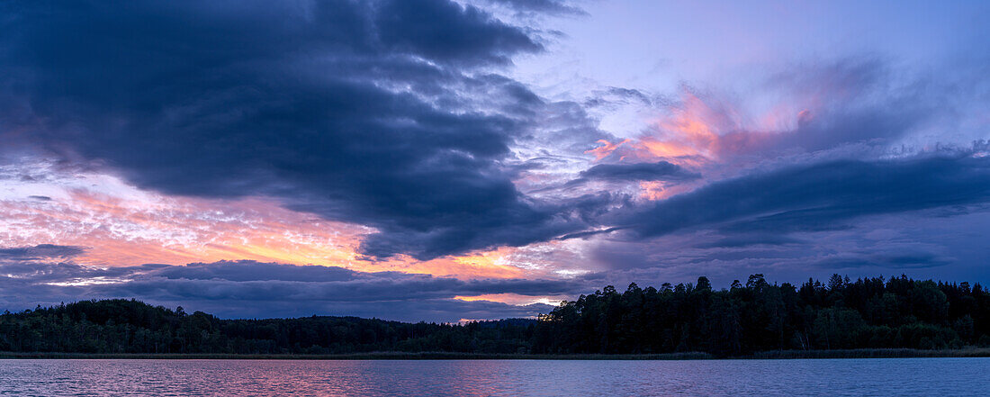 Abendstimmung am großen Ostersee, Bayern, Deutschland, Europa