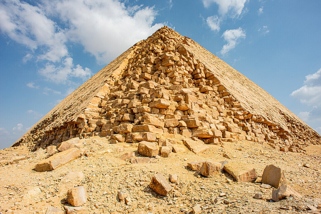 Nile River Expedition, Dahshur (in der Nähe von Gizeh, am Westjordanland). Knickpyramide, erbaut von und für die 4. Dynastie Pharao Snofru 2600 v