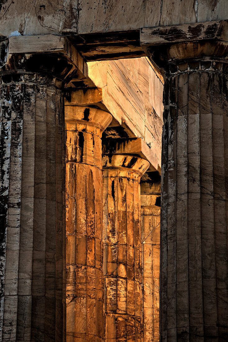 Parthenonsäulen auf der Akropolis in Athen, Griechenland