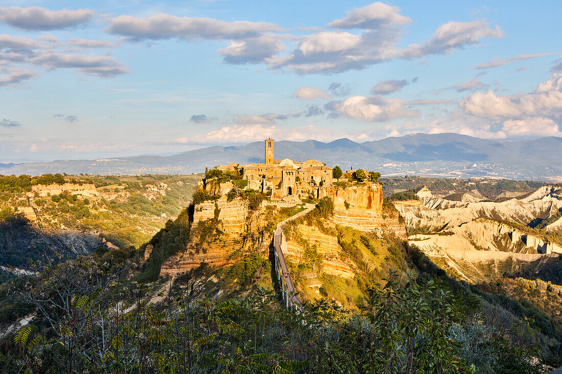 Italien, Civita, ein Blick auf die Stadt