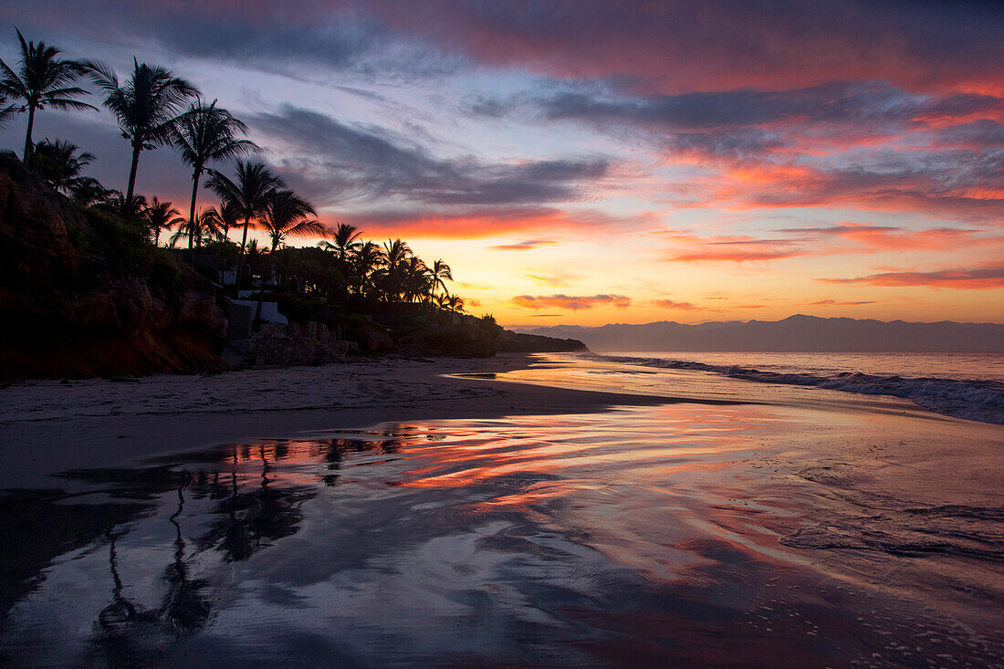 Sonnenaufgang, Destiladeras Beach, Banderas Bay, Punta Mita, Riviera Nayarit, Nayarit, Mexiko