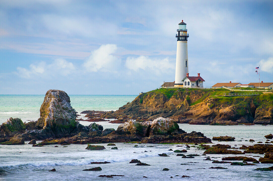 Pigeon Point Lighthouse, Big Sur, California, USA