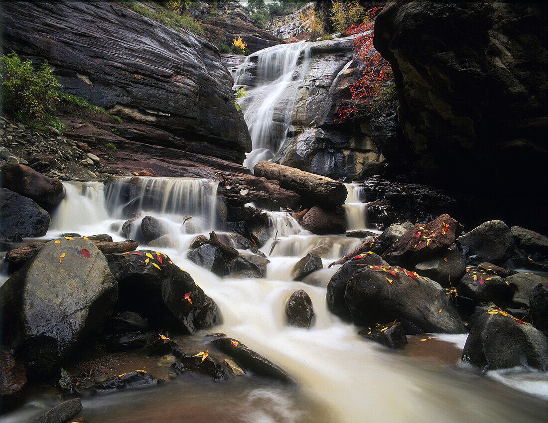 Hayes Creek Falls in den Colorado Rocky Mountains in der Nähe von Redstone