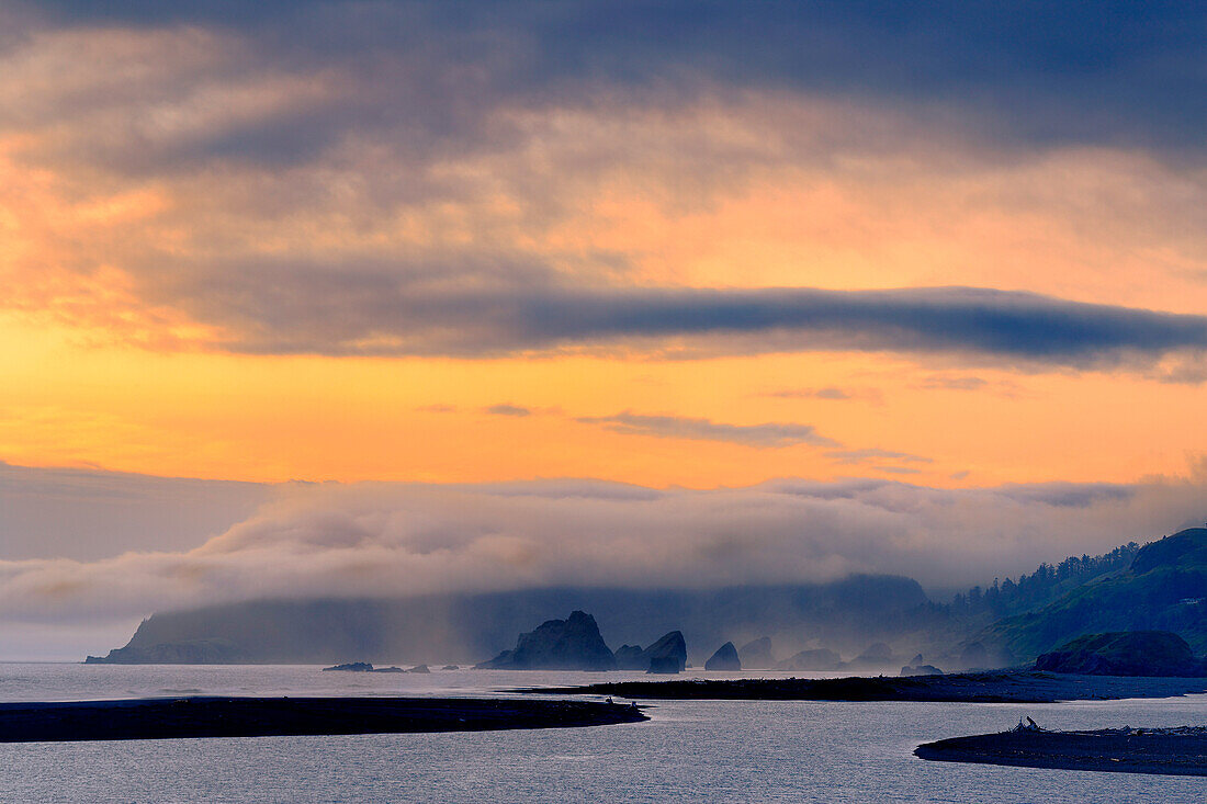 Sonnenuntergang entlang Samuel H. Boardman State Scenic Corridor, Oregon