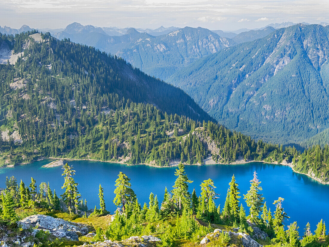 USA, Washington State. Alpine Lakes Wilderness, Snow Lake