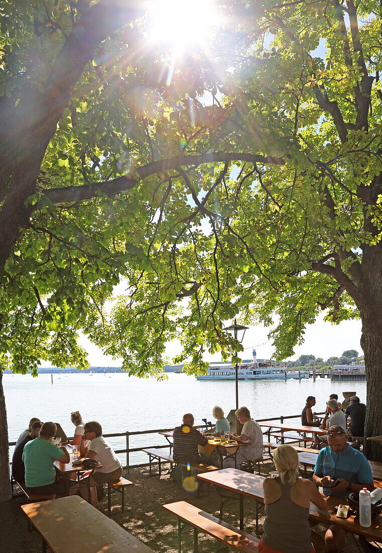 Biergarten in Stegen bei Inning, Ammersee, Fünf-Seen-Land, Oberbayern, Bayern, Deutschland