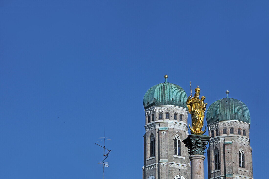 Marian Column at Marienplatz and towers of the Frauenkirche, Munich, Upper Bavaria, Bavaria, Germany