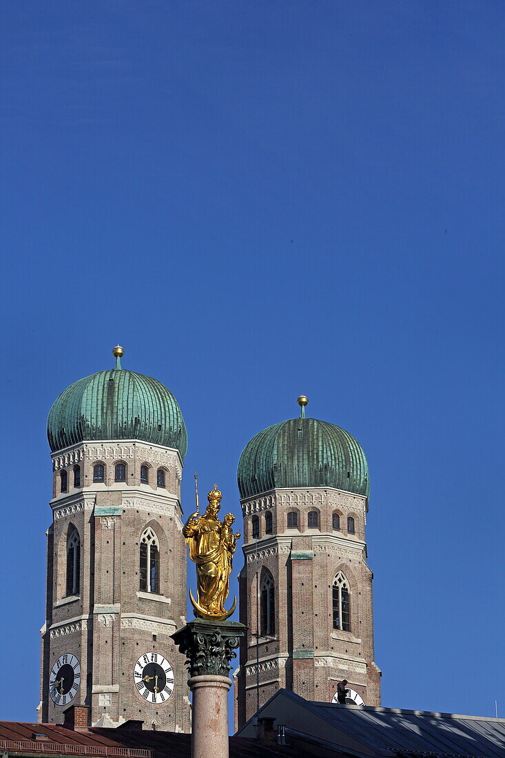 Marian Column at Marienplatz and towers of the Frauenkirche, Munich, Upper Bavaria, Bavaria, Germany