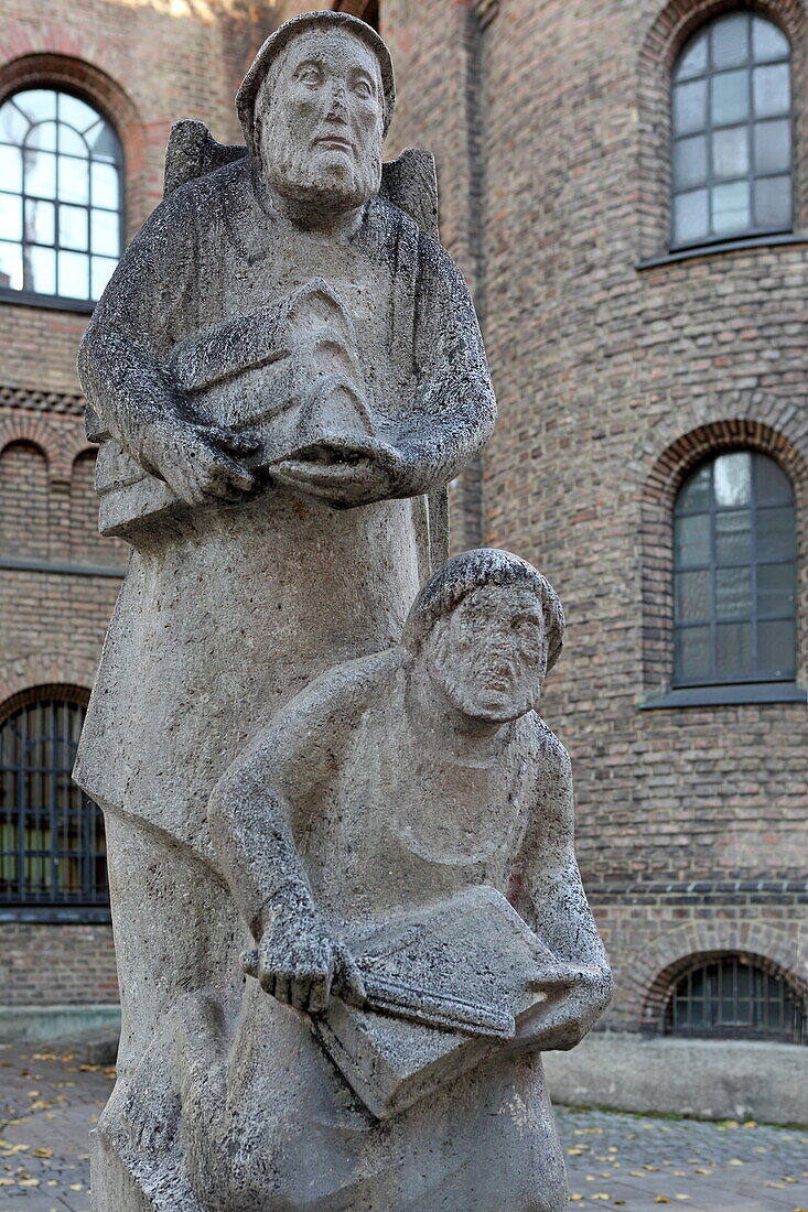 Ziegelschläger and Ziegelträger Fountain, Preysingstrasse, Haidhausen, Munich, Upper Bavaria, Bavaria, Germany