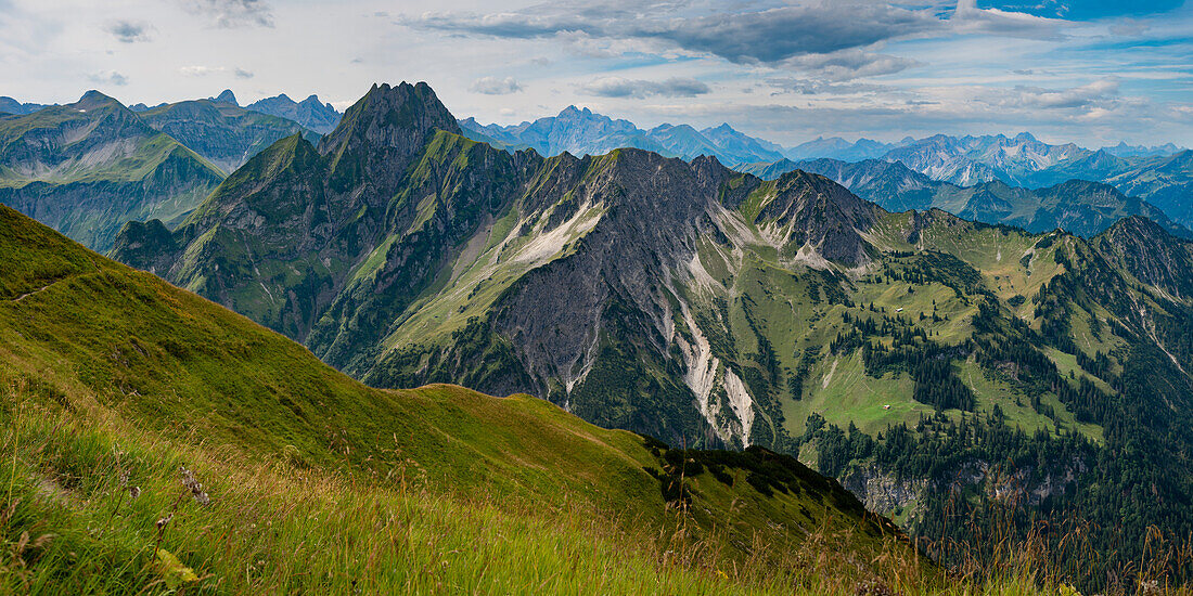 Bergpanorama vom Laufbacher-Eckweg zur Höfats, 2259m, Allgäuer Alpen, Allgäu, Bayern, Deutschland, Europa