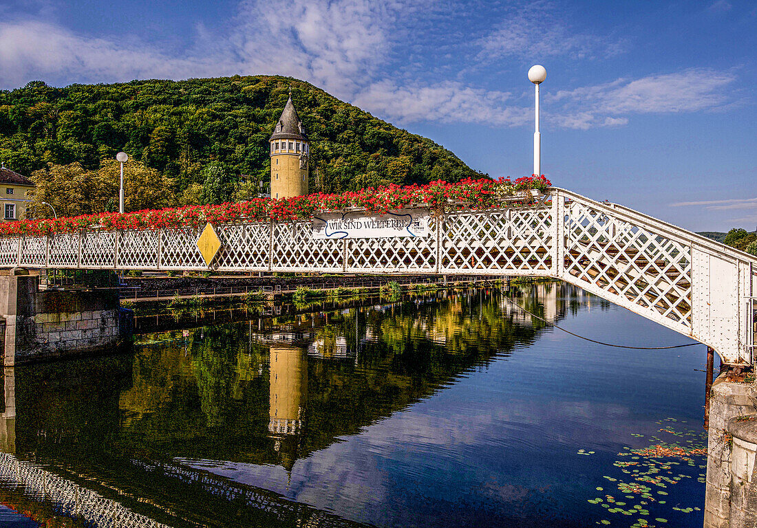 Kurbrücke über die Lahn und Quellenturm, Bad Ems, Rheinland-Pfalz, Deutschland