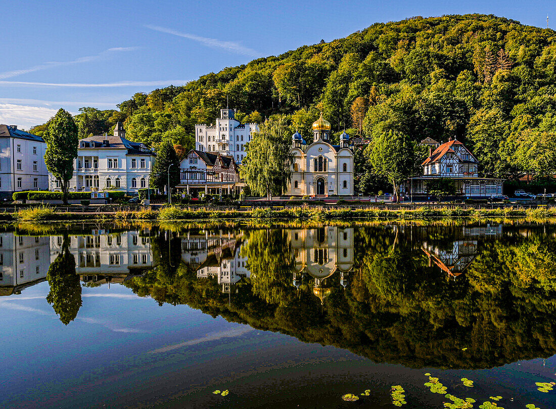 Uferpromenade mit Schloss Balmoral und Russische Kirche, Rheinland-Pfalz, Deutschland