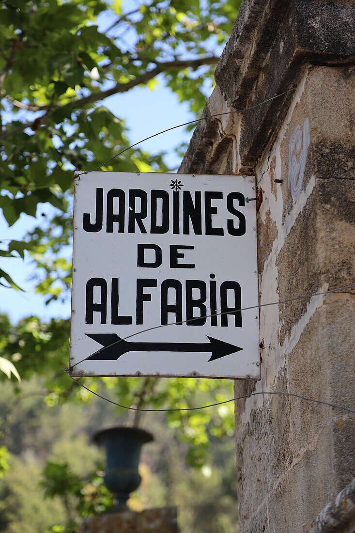 Wegweiser zu den Gärten 'Jardines de Alfabia', Bunyola, Serra de Tramuntana, Mallorca, Balearen, Spanien