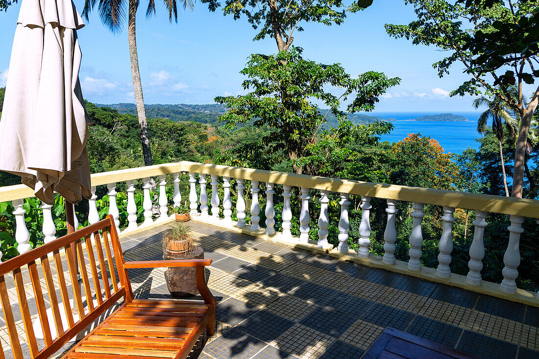 Ausblick von der Roça Belo Monte auf Bom Bom Island auf der Insel Principé in Westafrika, Sao Tomé e Príncipe