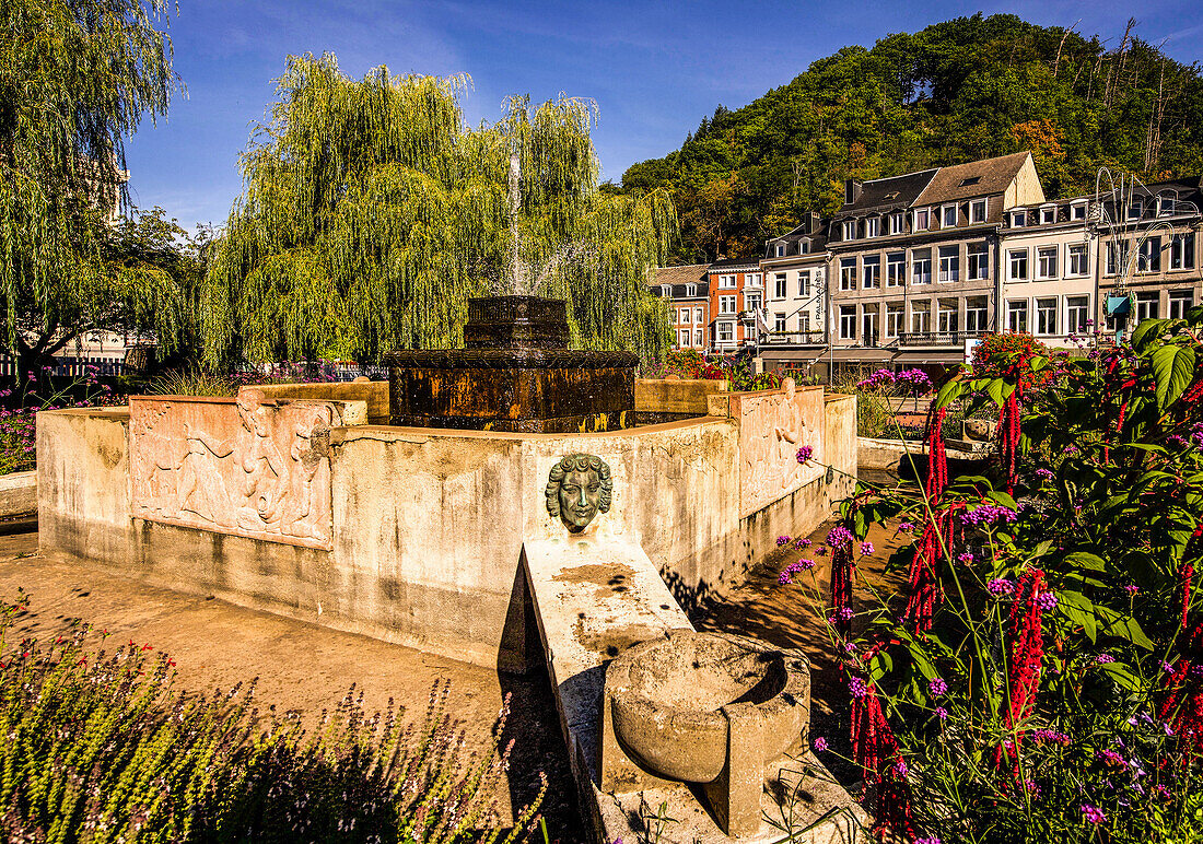 Brunnen 'Fontaine du Casino' von Frans van Ranst  (1955), Spa, Provinz Lüttich, Wallonien, Belgien