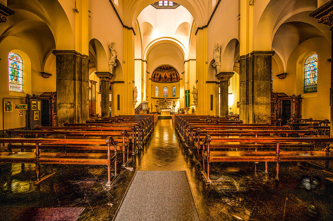Innenraum der Kirche 'Saint Remacle' in Spa, Provinz Lüttich, Wallonien, Belgien