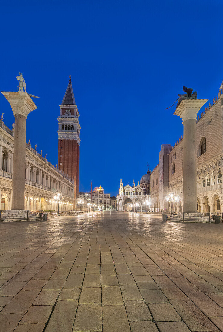 Italien, Venedig. Piazza San Marco im Morgengrauen